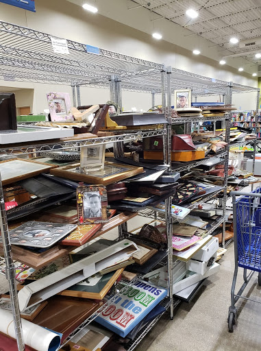 Thrift Store «Goodwill Store & Donation Center», reviews and photos, 12121 W Feerick St, Wauwatosa, WI 53222, USA