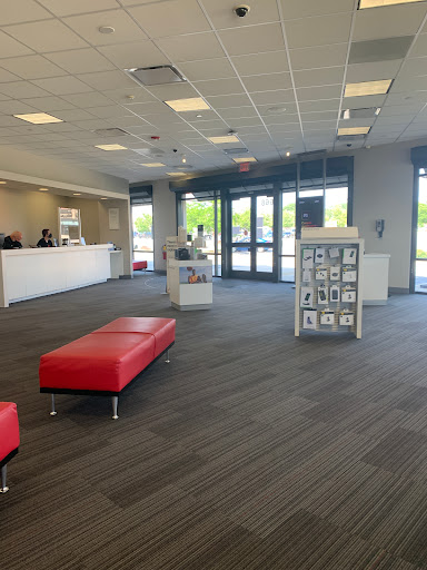 Cell Phone Store «Verizon», reviews and photos, 668 S Rand Rd, Lake Zurich, IL 60047, USA