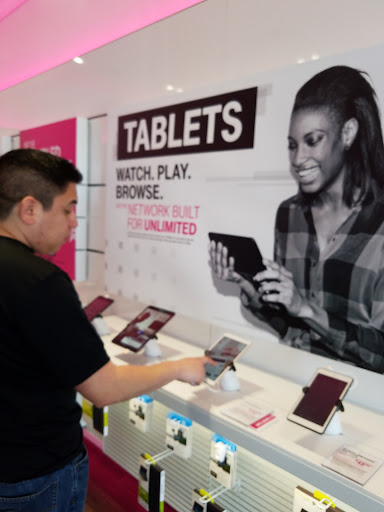 Cell Phone Store «T-Mobile», reviews and photos, 5722 Eldorado Pkwy #120, Frisco, TX 75034, USA