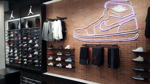 Shoe Store «Shoe Palace», reviews and photos, 1 Southland Mall #308, Hayward, CA 94545, USA