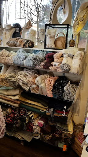 Jewelry Store «Knock Knock Boutique», reviews and photos, 110 W Chocolate Ave, Hershey, PA 17033, USA