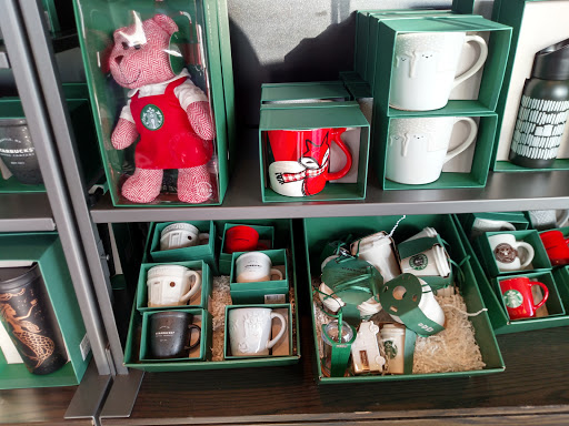 Coffee Shop «Starbucks», reviews and photos, 1700 Avenue of Mid-America, Effingham, IL 62401, USA