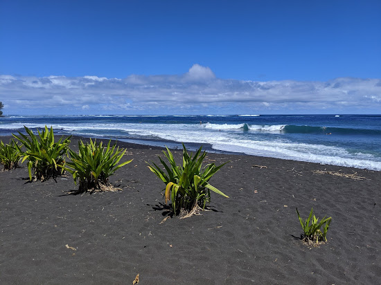 Taharuu Beach