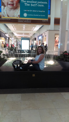 Shopping centres open on Sundays in Charlotte