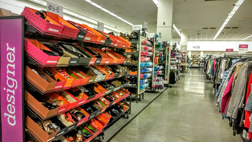 Shopping Mall «Villaggio Shopping Center», reviews and photos, 7959 N Blackstone Ave, Fresno, CA 93720, USA