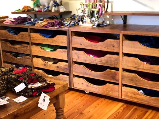 Pet Supply Store «Diggidy Dog», reviews and photos, Ocean Ave & Monte Verde St, Carmel-By-The-Sea, CA 93923, USA