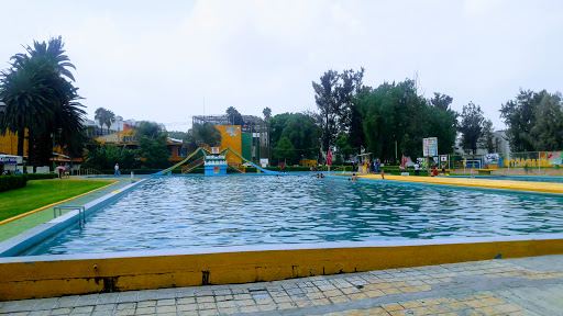 Outdoor swimming pools in Mexico City