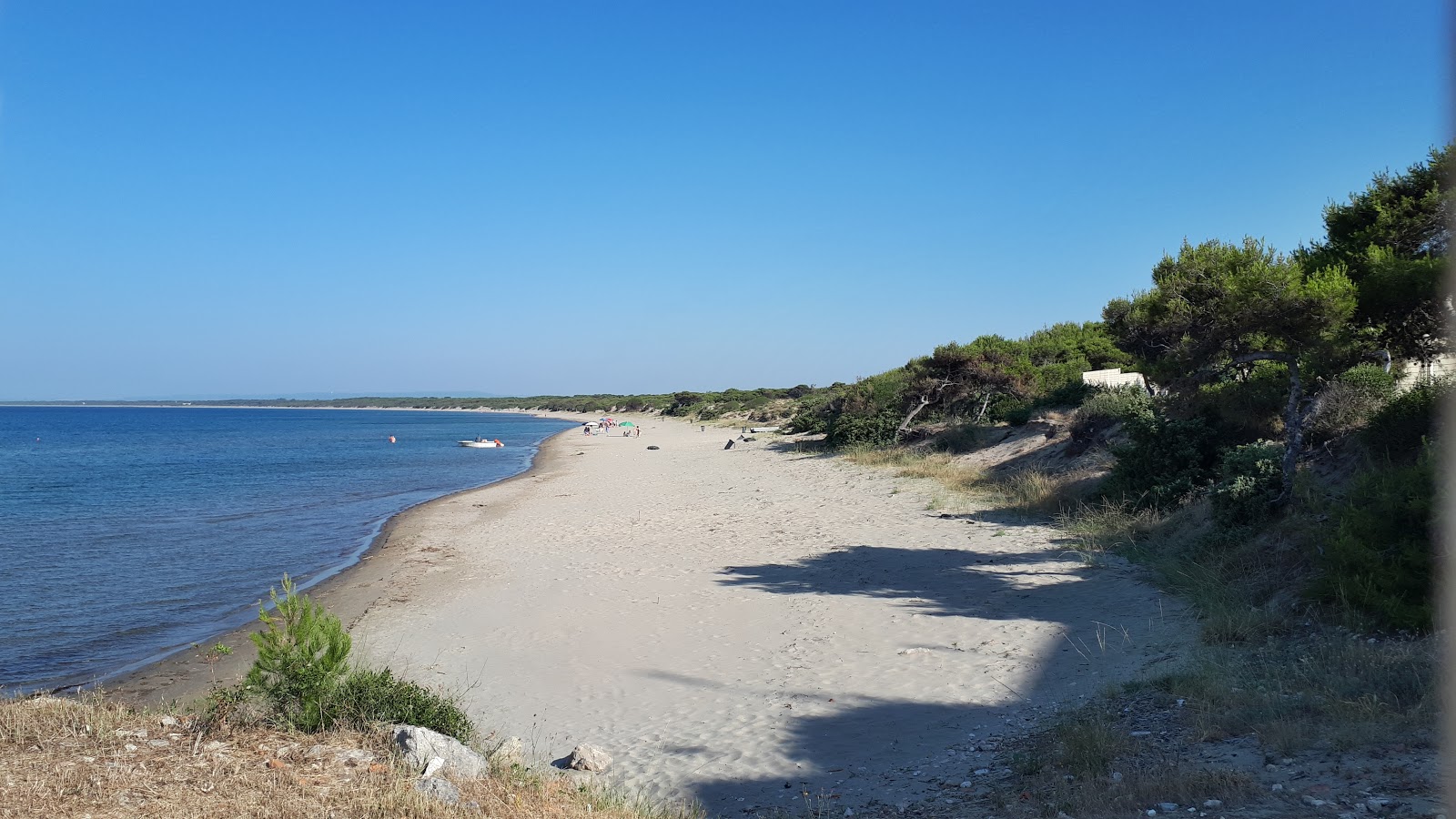 Foto de Lido Azzurro beach con recta y larga