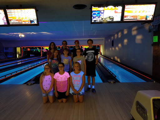 Sports Bar «Hometown Lanes & Sports Bar», reviews and photos, 209 W Main St, Plano, IL 60545, USA