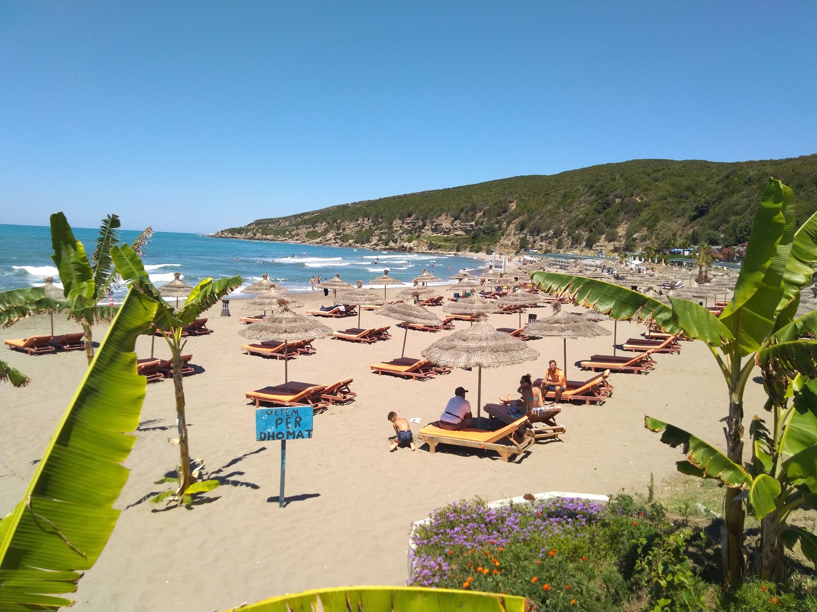 Photo de The General’s Beach avec sable lumineux de surface