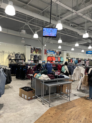 Sportswear Store «Columbia Sportswear Store - Gilroy, CA», reviews and photos, 681 Leavesley Rd d135, Gilroy, CA 95020, USA