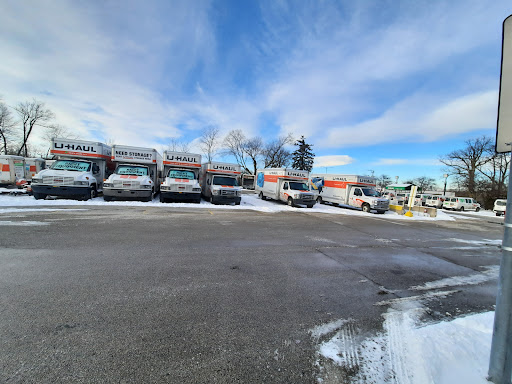 Truck Rental Agency «U-Haul Moving & Storage of Aurora», reviews and photos, 1282 N Lake St, Aurora, IL 60506, USA