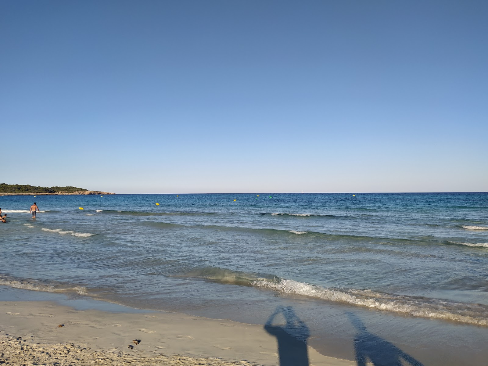 Valokuva Playa de Sa Comaista. - suositellaan perheen matkustajille, joilla on lapsia