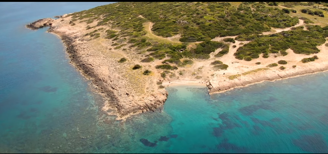 Photo of Paralia Mikri Chamolia with brown fine pebble surface