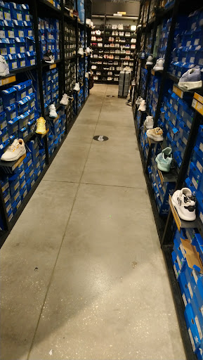 Sportswear Store «Columbia Sportswear Outlet Store at Premium Outlets in Orlando», reviews and photos, 4971 International Dr, Orlando, FL 32819, USA