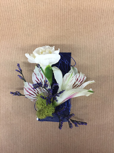 Florist «Bates Flowers by DZyne», reviews and photos, 813 4th Ave, Grinnell, IA 50112, USA