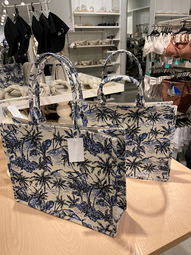 Clothing Store «H&M», reviews and photos, 236 4 Seasons Town Center Ent, Greensboro, NC 27427, USA