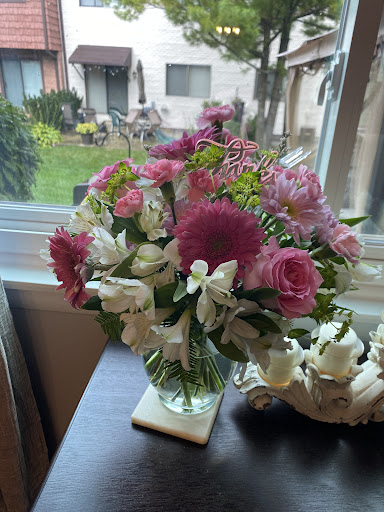 Blooming Grove Flowers & Gifts, 781 S Buffalo Grove Rd, Buffalo Grove, IL 60089, USA, 