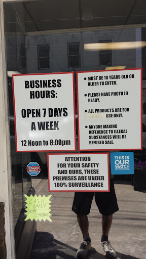 High Roller Glass And Gifts (Smoke Shop), 20 Alfred St #102, Biddeford, ME 04005, USA, 