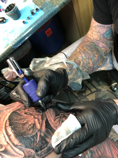 Tattoo Shop «Rock-A-Billy Tattoo & Piercing Studio», reviews and photos, 4576 N University Dr, Lauderhill, FL 33351, USA