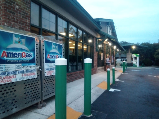 Shopping Mall «Coligny Plaza Shopping Center», reviews and photos, 1 N Forest Beach Dr, Hilton Head Island, SC 29928, USA