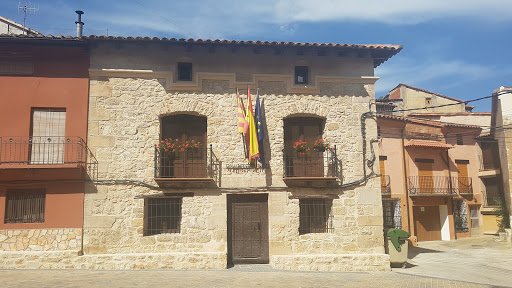 Ayuntamiento de El Cuervo. en El Cuervo