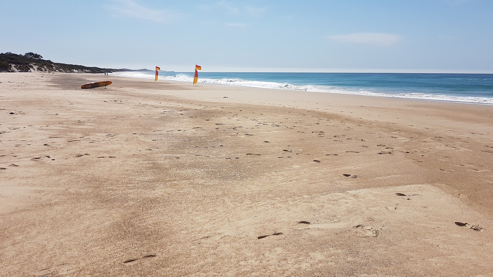 Lake Cathie Beach的照片 带有明亮的沙子表面