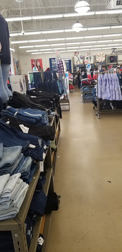 Clothing Store «Old Navy», reviews and photos, 1825 N Pebble Creek Pkwy, Goodyear, AZ 85395, USA