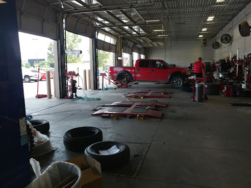 Tire Shop «Discount Tire Store - Layton, UT», reviews and photos, 881 W Hill Field Rd, Layton, UT 84041, USA