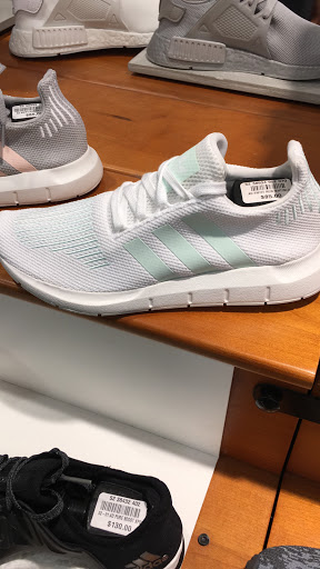 Sportswear Store «Champs Sports», reviews and photos, 90-15 Queens Blvd, Elmhurst, NY 11373, USA