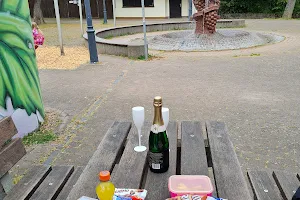 Franz-Henz-Platz / Weinprobierstand Kostheim image