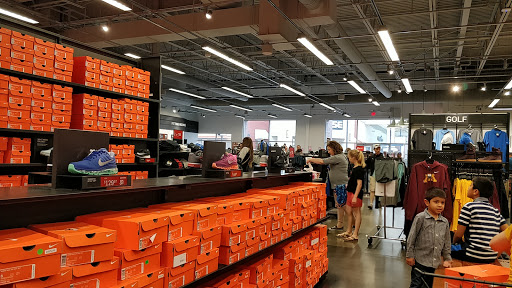 Clothing Store «Nike Factory Store», reviews and photos, 3905 Eagan Outlets Pkwy #200, Eagan, MN 55122, USA