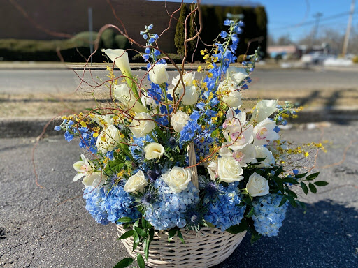 Florist «Country Village Florist and Gifts, Inc.», reviews and photos, 212 E Main St, East Islip, NY 11730, USA