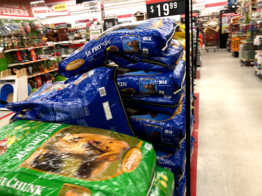 Home Improvement Store «Tractor Supply Co.», reviews and photos, 115 4 Seasons Blvd a, Hendersonville, NC 28792, USA