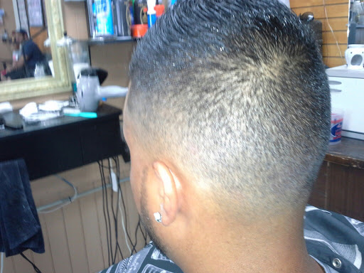 Barber Shop «MASTER CUTZ BARBER SHOP», reviews and photos, 21 E Broadway, Derry, NH 03038, USA