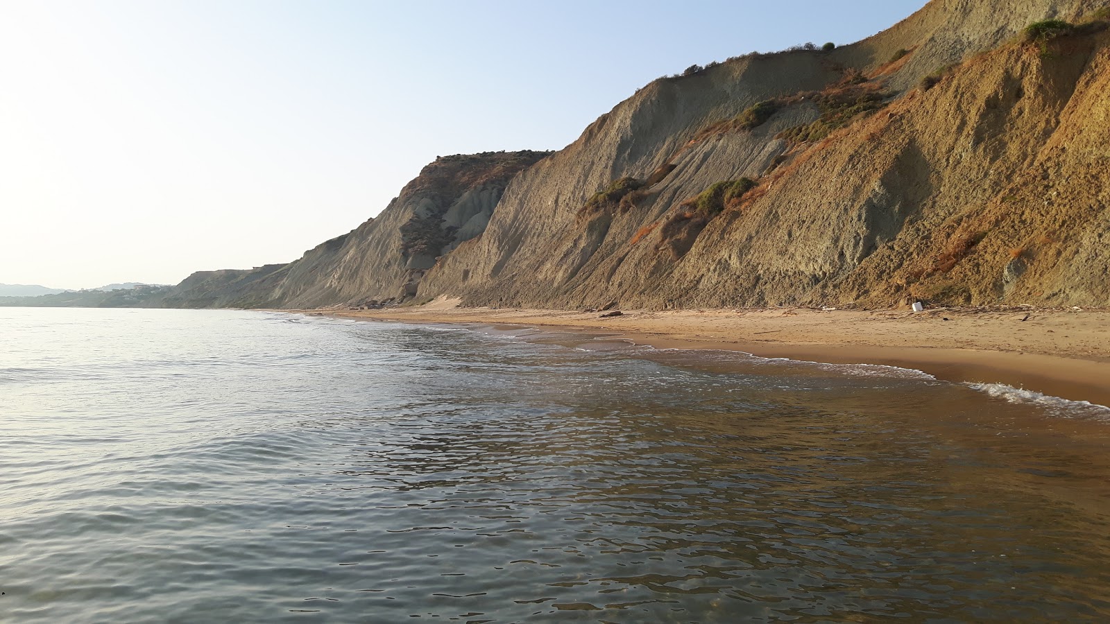 Foto von Drasy mit geräumiger strand