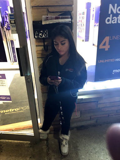 Cell Phone Store «MetroPCS», reviews and photos, 458 N Cedar Lake Rd, Round Lake, IL 60073, USA