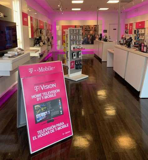 Cell Phone Store «T-Mobile», reviews and photos, 358 W Army Trail Rd #170, Bloomingdale, IL 60108, USA