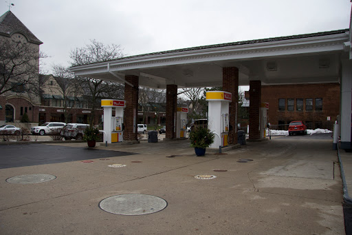 Gas Station «Lake Forest Shell», reviews and photos, 193 E Deerpath Rd, Lake Forest, IL 60045, USA