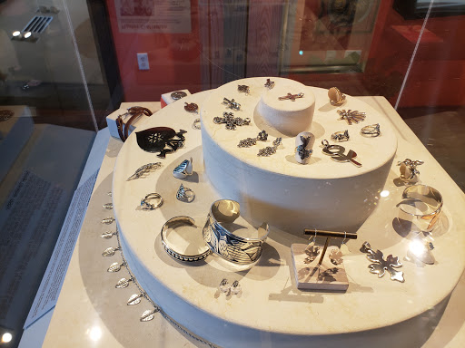 Jewelry Store «James Avery Jewelry», reviews and photos, 145 Avery Road North, Kerrville, TX 78028, USA