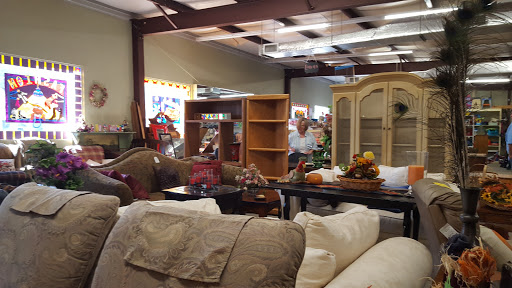 Used Clothing Store «T.E.A.M. Resale Shop», reviews and photos, 300 W Main St, Tomball, TX 77375, USA