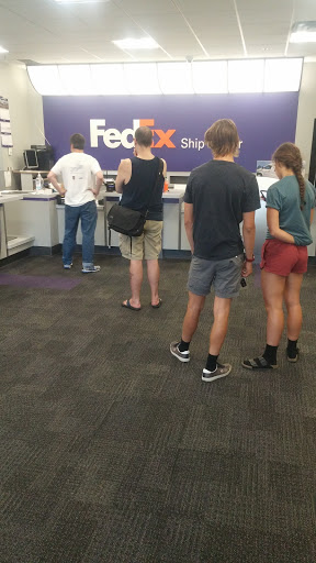 Shipping and Mailing Service «FedEx Ship Center», reviews and photos, 2275 Walnut St, Roseville, MN 55113, USA