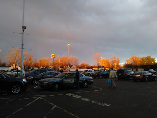 Grocery Store «Apples Grocery Store», reviews and photos, 1051 Meister Rd, Lorain, OH 44052, USA