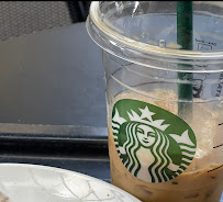 Café du Restaurant servant le petit-déjeuner Starbucks à Paris - n°2