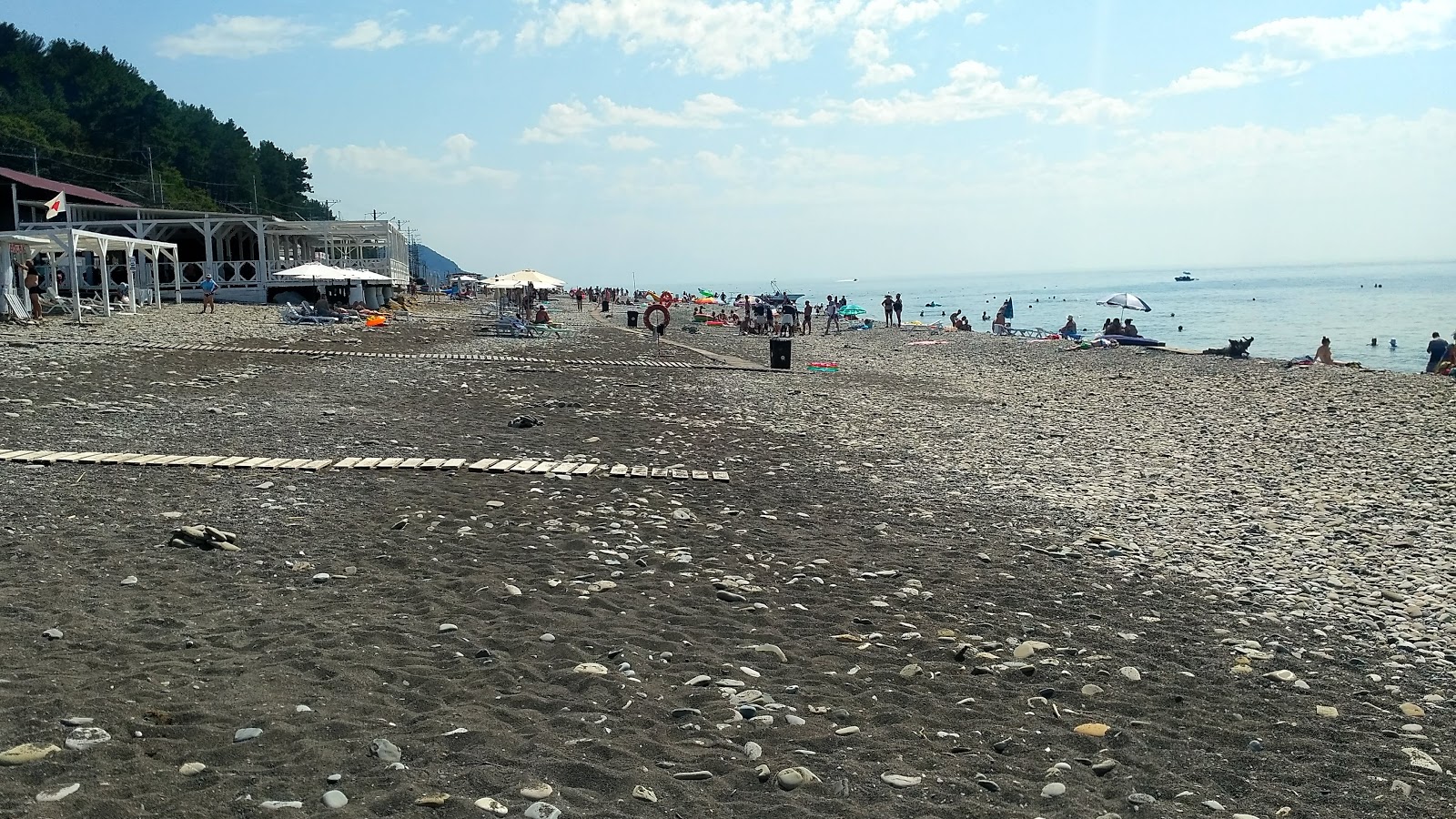 Foto di Thessaloniki beach sorretto da scogliere