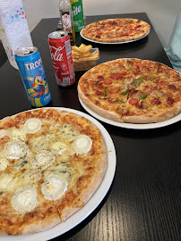Plats et boissons du Pizzeria Andiamo Pizza Brezolles - n°1