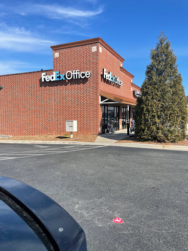 Print Shop «FedEx Office Print & Ship Center», reviews and photos, 3208 W Gate City Blvd e, Greensboro, NC 27407, USA