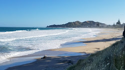 Foto von Okitu Beach und die siedlung