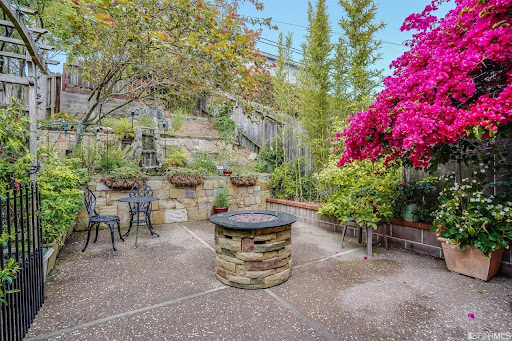 Mosaik Real Estate image