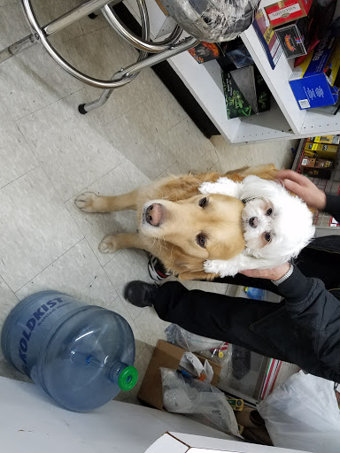 Grocery Store «102nd St Market & Deli», reviews and photos, 4646 NE 102nd Ave, Portland, OR 97220, USA